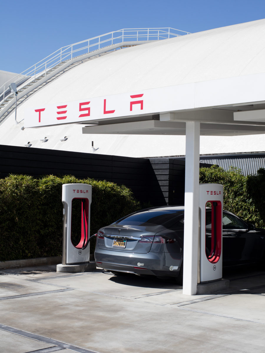 Tech culture in LA and Silicon Valley plus an Interstate 5 road trip photogrpahed for F.A.Q. Magazine, a quarterly publication for Berlin newspaper.